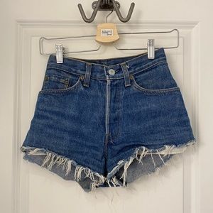 High rise Levi’s shorts size: 24